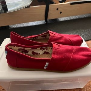 Womens red Toms